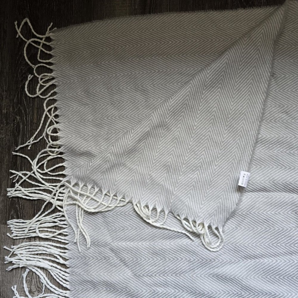 Throw Blanket Picnic Wine Vineyard Gray White Chevron Fringe Soft Acrylic 55x72 - Picture 4 of 9